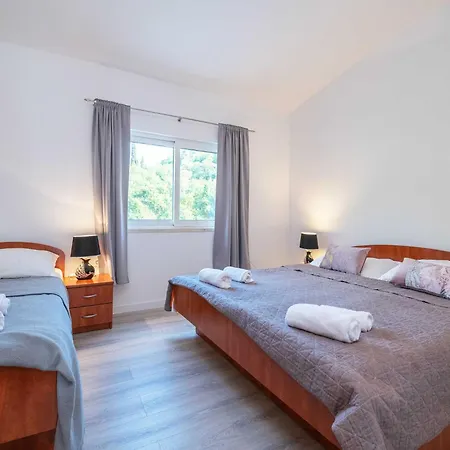 Azzurro- One Bedroom Terrace דירה *