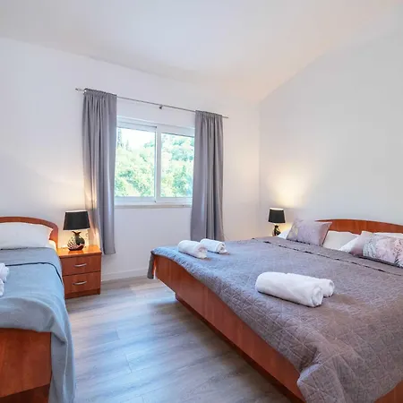 Azzurro- One Bedroom Terrace Apartment *