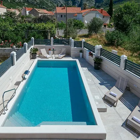 Azzurro- One Bedroom Terrace *